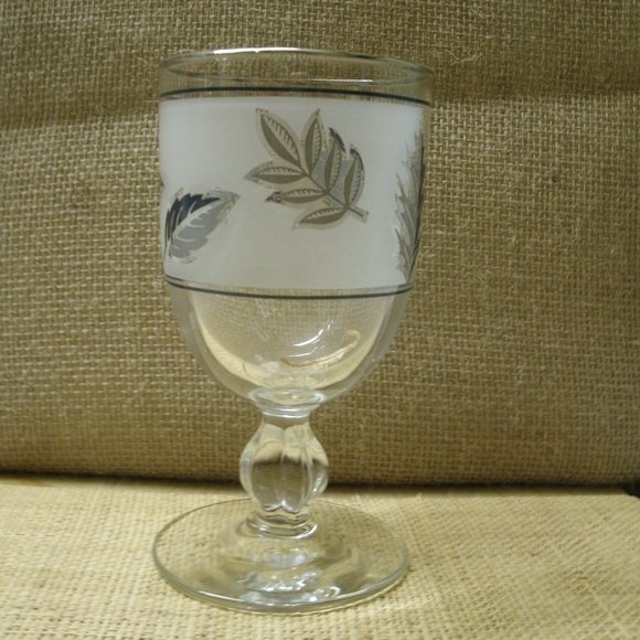Vintage Libbey Silver Leaf Goblet Stemmed Glass - Picture 6 of 16